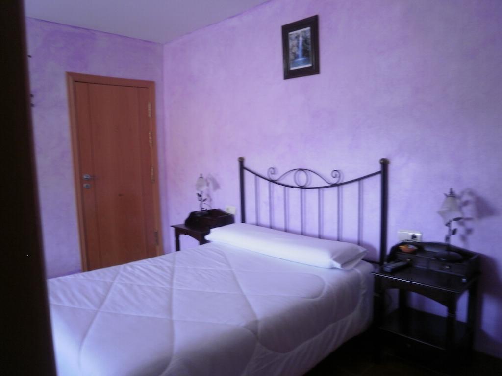Hostal El Olmo Camarena de la Sierra Værelse billede
